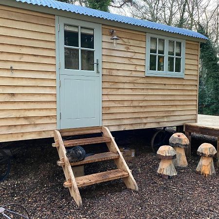 Chez Maurice Luxury Shepherds Hut With Bath And Hot Tub Kelling Eksteriør bilde