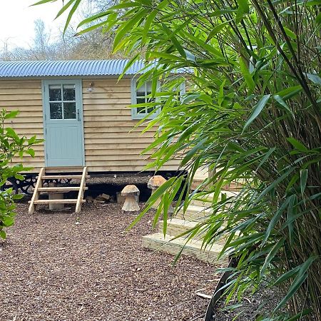 Chez Maurice Luxury Shepherds Hut With Bath And Hot Tub Kelling Eksteriør bilde