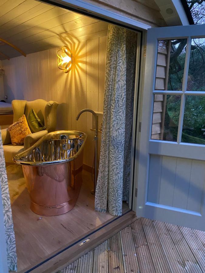 Chez Maurice Luxury Shepherds Hut With Bath And Hot Tub Kelling Eksteriør bilde