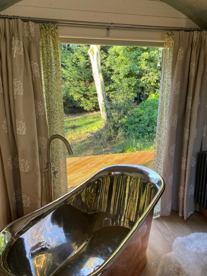 Chez Maurice Luxury Shepherds Hut With Bath And Hot Tub Kelling Eksteriør bilde