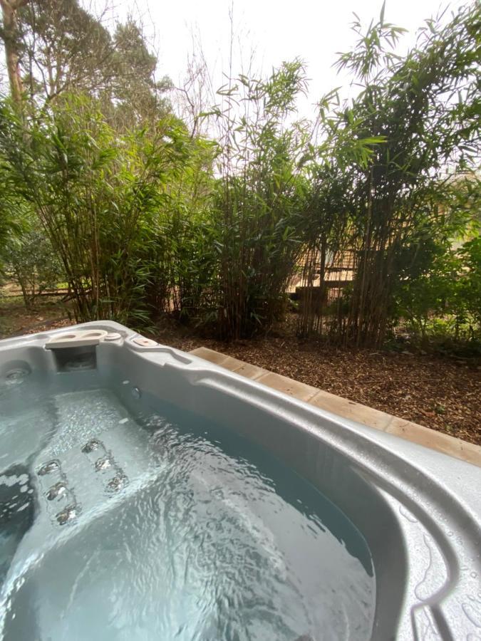 Chez Maurice Luxury Shepherds Hut With Bath And Hot Tub Kelling Eksteriør bilde